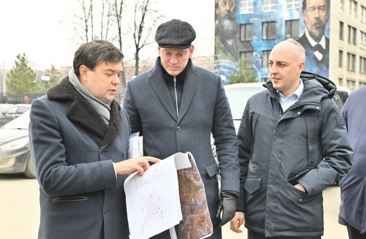 Губернатор Павел Малков посетил ключевые общественные пространства