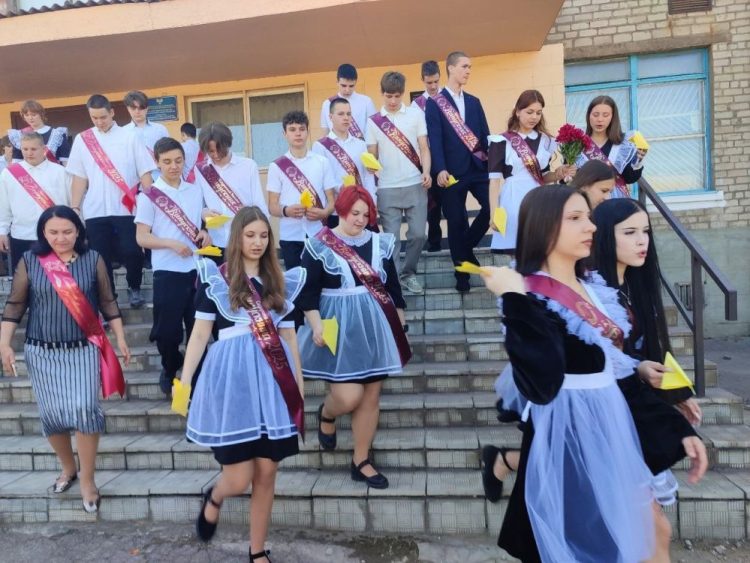 Известна дата последних звонков в школах в 2026 году