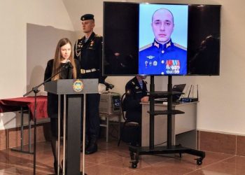 Супруге погибшего на СВО рязанца Максима Рыбакова вручили звезду Героя России Супруге погибшего на СВО рязанца Максима Рыбакова вручили звезду Героя России