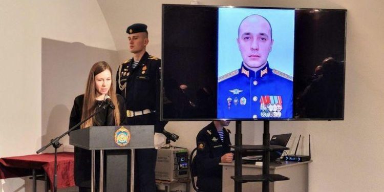 Супруге погибшего на СВО рязанца Максима Рыбакова вручили звезду Героя России