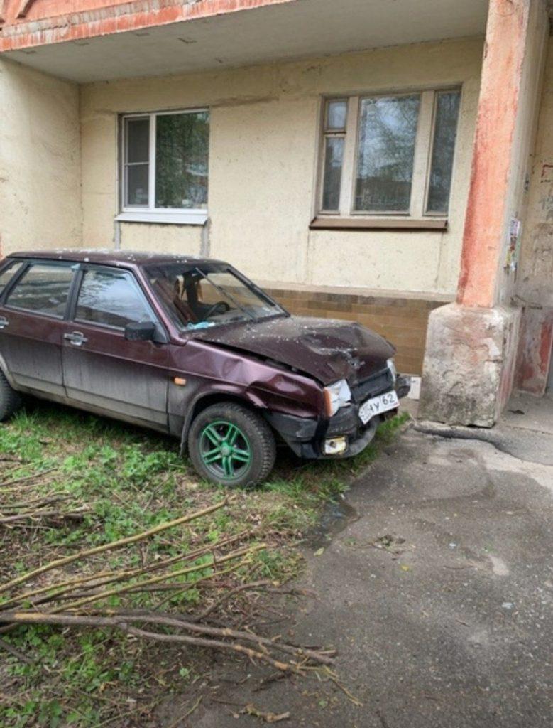 На рязанской улице 3-и Бутырки водитель автомобиля протаранил две машины