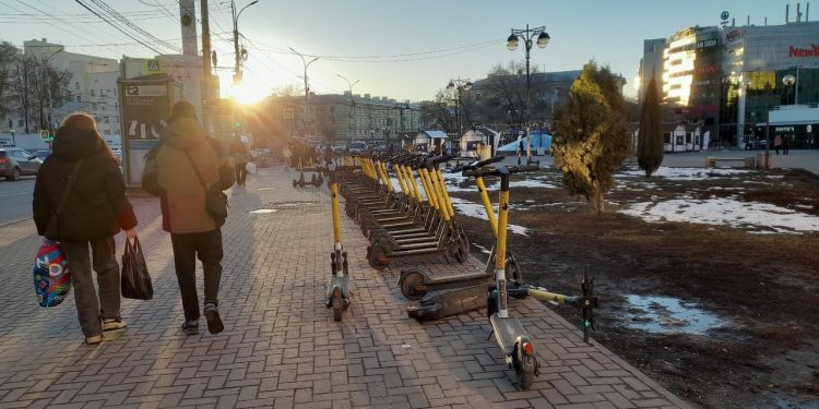 Во всех парках Рязани запретят кататься на электросамокатах Во всех парках Рязани запретят кататься на электросамокатах