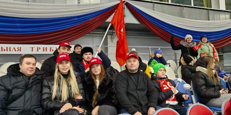 Хоккейная команда КПРФ снова на льду!