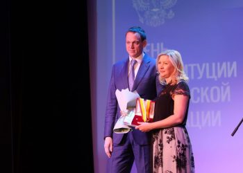 Губернатор Малков поздравил рязанцев с 30-летием со дня принятия Конституции РФ Губернатор Малков поздравил рязанцев с 30-летием со дня принятия Конституции РФ