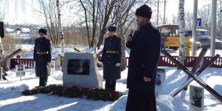 В рязанских Никуличах открыли памятный знак «Рубеж обороны» В рязанских Никуличах открыли памятный знак «Рубеж обороны»