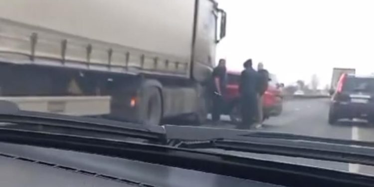 В Рыбновском районе на трассе водитель фуры "подмял под себя" легковушку В Рыбновском районе на трассе водитель фуры «подмял под себя» легковушку