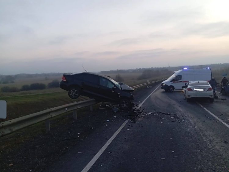 При столкновении трех легковушек в Михайловском районе погибли два водителя