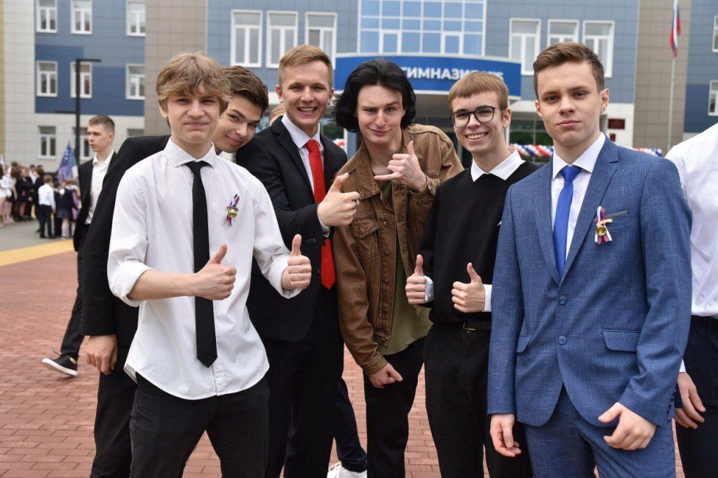Рязанский губернатор Малков поздравил школьников с получением среднего образования
