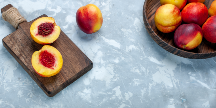 Врач Тен: персики положительно влияют на работу кишечника