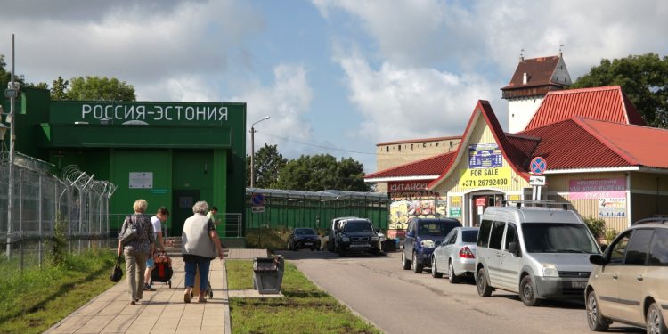 Эстония вводит тотальный контроль на границе с Россией