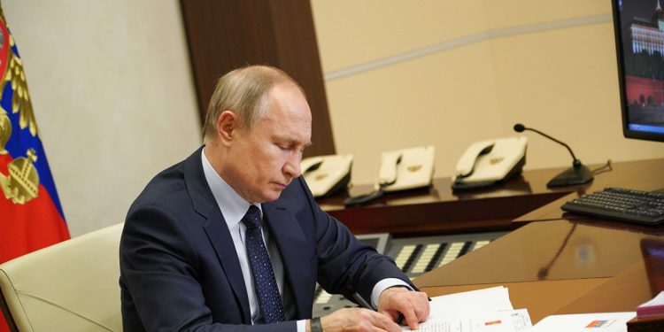 Президент Путин наградил почетной грамотой рязанку Оксану Савву Президент Путин наградил почетной грамотой рязанку Оксану Савву