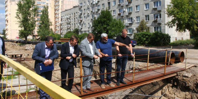 Мэр Рязани Артемов проверил ход ремонтных работ на теплосетях