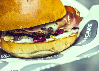 В Рязани мусульманину продали бургер с беконом В Рязани мусульманину продали бургер с беконом