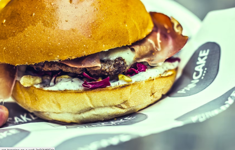 В Рязани мусульманину продали бургер с беконом