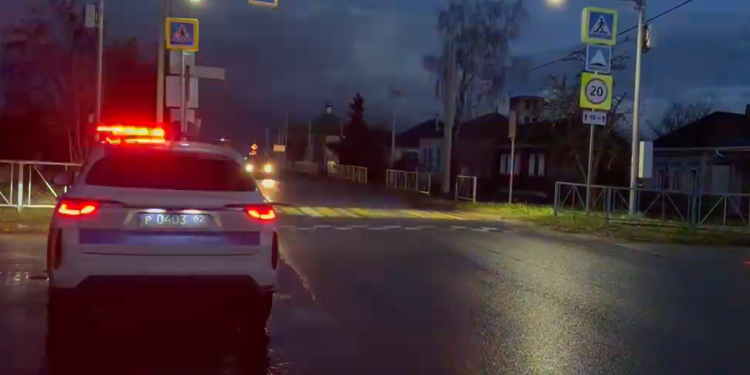 В Спасском районе полиция при помощи громкоговорителей призывает горожан соблюдать ПДД