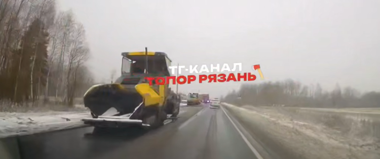 Рязанские водители засняли дорожников, кладущих асфальт во время снегопада