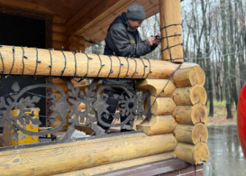 В рязанском Лесопарке начали готовиться к Новому году В рязанском Лесопарке начали готовиться к Новому году