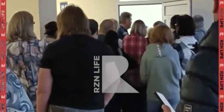 Рязанка пожаловалась на длинную очередь в кабинет забора крови в поликлинике №4