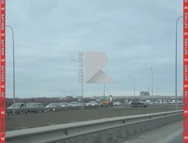 На Северной окружной засняли огромную пробку 3 февраля