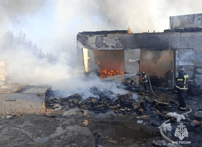 В Сети появились кадры возгорания в районе Пятой базы в Рязани