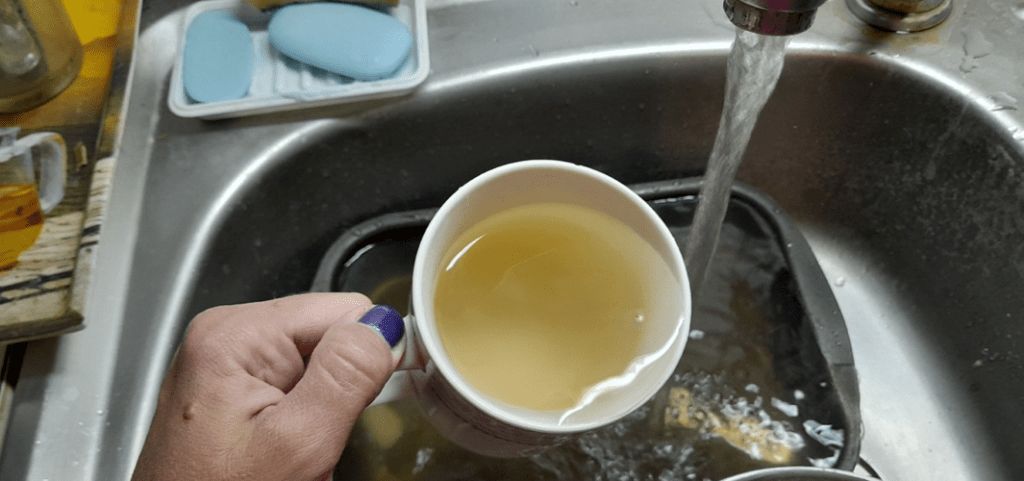 Жители рязанского Новомичуринска снова пожаловались на грязную воду, которая течет из кранов