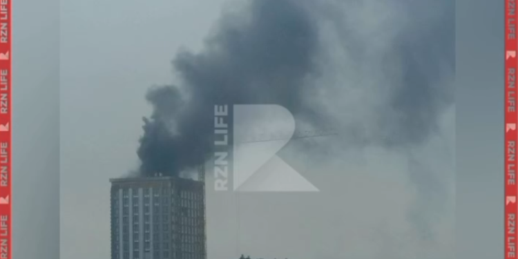 Рязанское МЧС прокомментировало ситуацию с пожаром в новостройке в районе Мервино