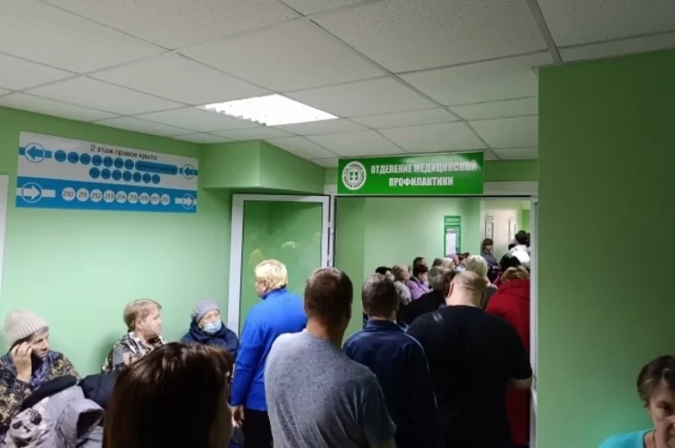 Рязанцы сообщили об огромных очередях в поликлинике №11