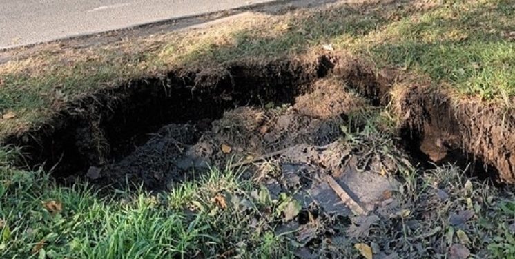 Около рязанской гимназии №5 провалился грунт Около рязанской гимназии №5 провалился грунт