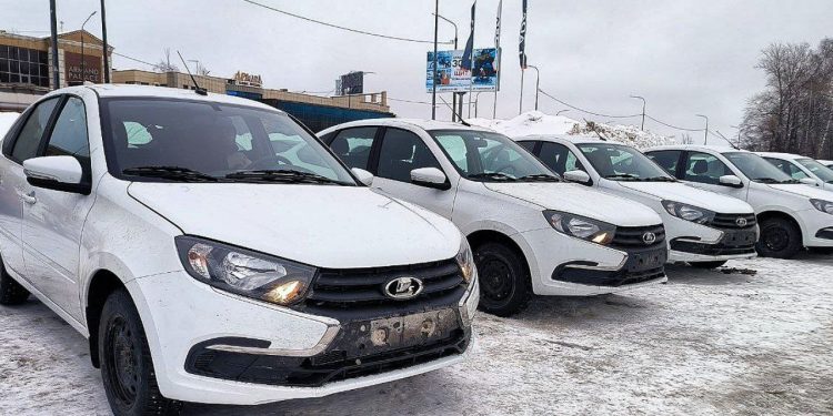 Рязанская область получила 25 новых машин для районных больниц и ФАПов