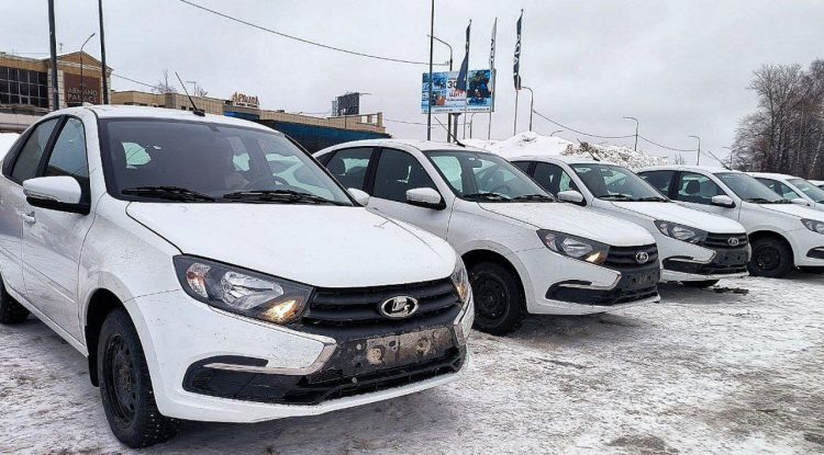 Рязанская область получила 25 новых машин для районных больниц и ФАПов