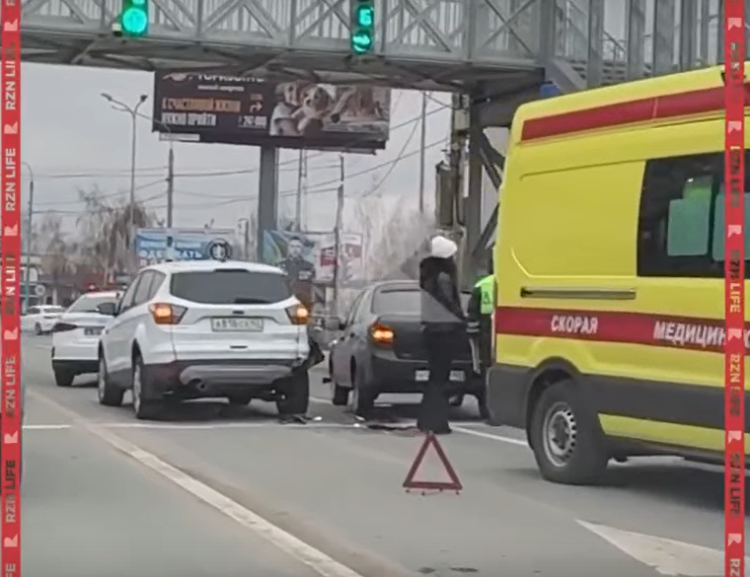 Около рязанского ТЦ "Глобус" произошла серьезная авария