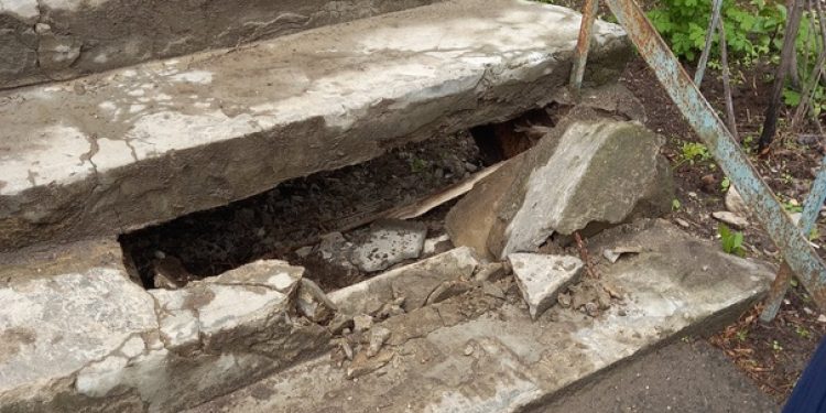 В рязанском Дягилеве пенсионерка провалилась под лестницу