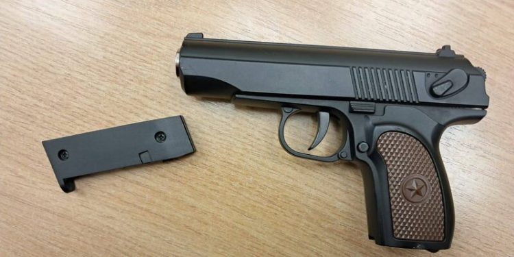 После "стрельбы" в рязанской школе в Госдуме предложили запретить продажу оружия на маркетплейсах