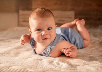 С завтрашнего дня увеличиваются пособия на детей