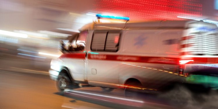 На улице Зубковой из окна многоэтажки выпал 40-летний мужчина