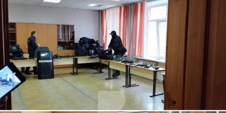 В рязанской школе №72 засняли ОМОН