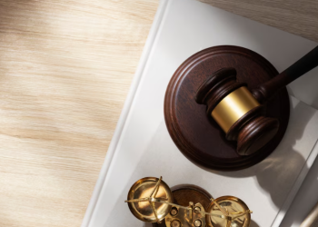 Суд признал Хачатуряна виновным в насилии над дочерьми Суд признал Хачатуряна виновным в насилии над дочерьми