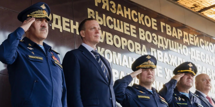 Губернатор Малков поздравил курсантов Рязанского училища ВДВ с новым учебным годом