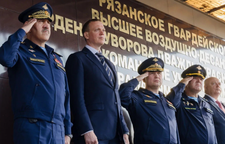 Губернатор Малков поздравил курсантов Рязанского училища ВДВ с новым учебным годом