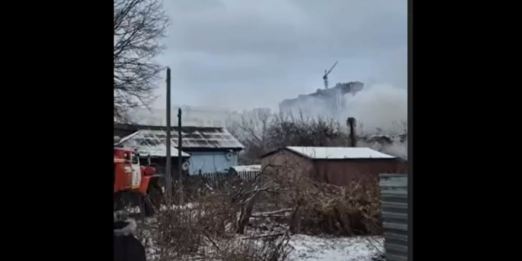 В рязанском Кальном загорелся частный дом В рязанском Кальном загорелся частный дом