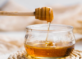 Врач Тяжельников: в день можно съедать не более трех чайных ложек меда Врач Тяжельников: в день можно съедать не более трех чайных ложек меда