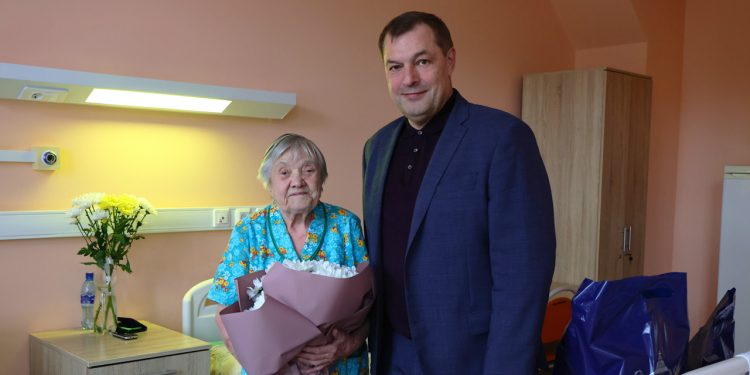 Артемов поздравил рязанку, участнику ВОВ Анастасию Степову с 97-летием