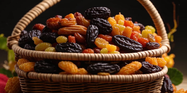 Специалист Куликов: наиболее полезными для организма являются изюм, инжир и чернослив