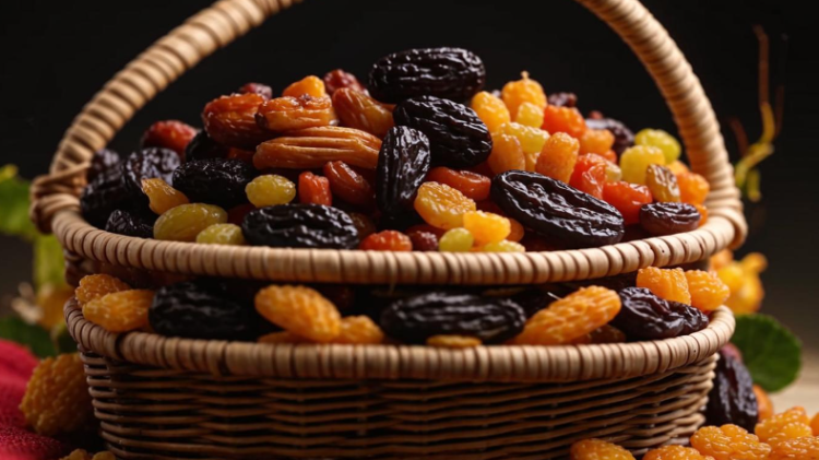 Специалист Куликов: наиболее полезными для организма являются изюм, инжир и чернослив