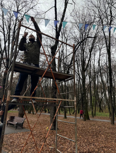 В рязанском Лесопарке начали готовиться к Новому году