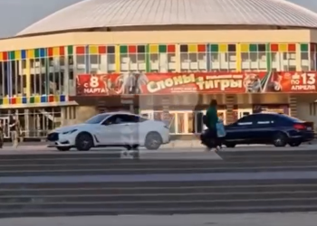 В пешеходной зоне около Рязанского цирка засняли два автомобиля В пешеходной зоне около Рязанского цирка засняли два автомобиля