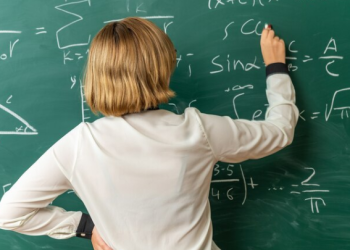 В школу в рязанских Дубровичах нашли учителя на зарплату от 25 тысяч рублей