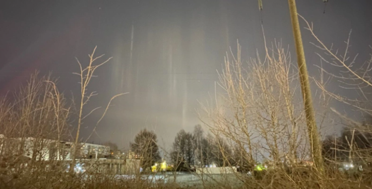 Над рязанским небом горожане запечатлели световые столбы