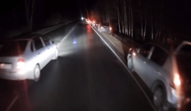 15 рязанских водителей пробили колеса из-за ямы, расположенной между Тумой и Касимовым