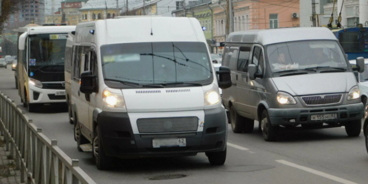 Рязанцы снова пожаловались на работу маршруток в городе